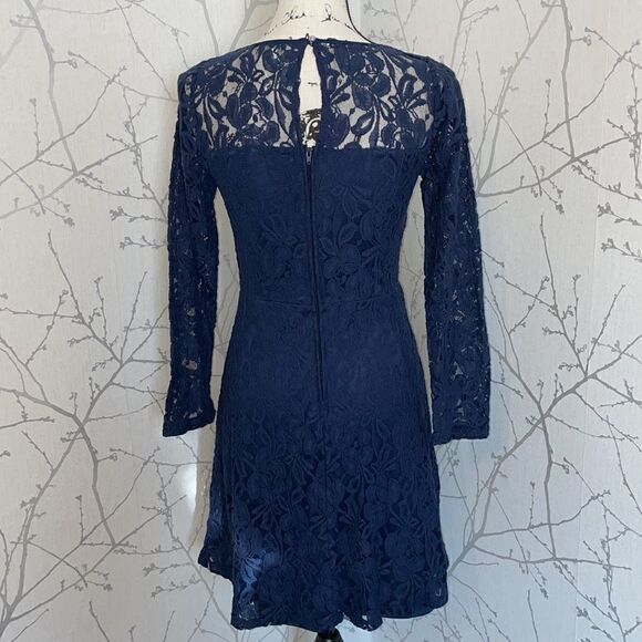 Halo lace navy dress, Size Small‎ - Picture 4 of 8